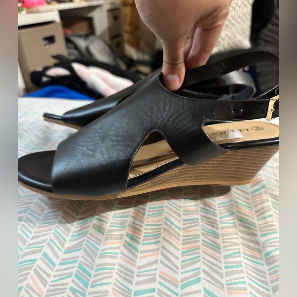 Ashley Blue Women’s Sz 10 Black Wedge Sandals